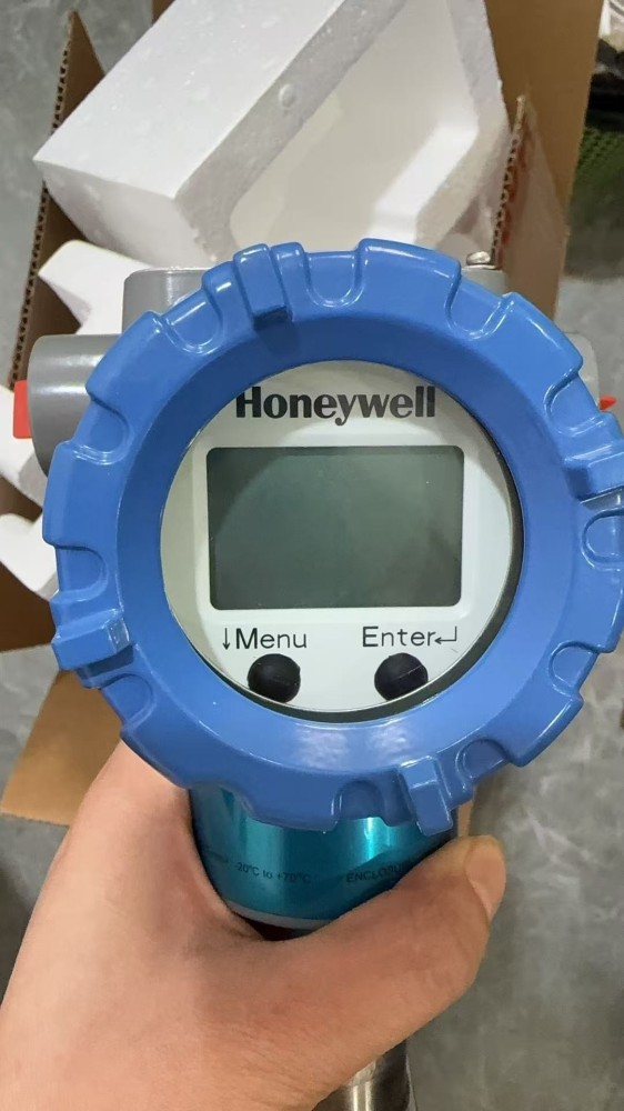Honeywell ST700 Pressure Transmitter: Real Product Photos and Nameplate Details